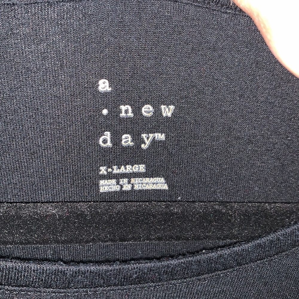 Solid Black Tee - Picture 3 of 3
